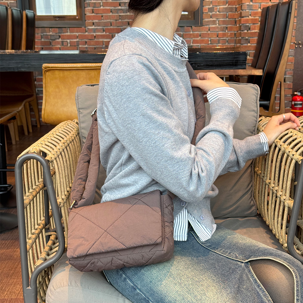 BR_5368 패딩 크로스백