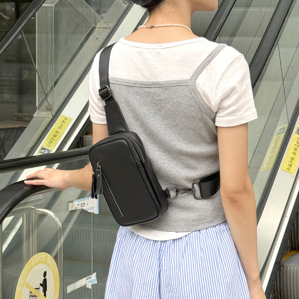 BR_830-19 가죽 슬링백