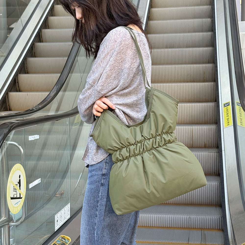 BR_8782 패딩주름 숄더백