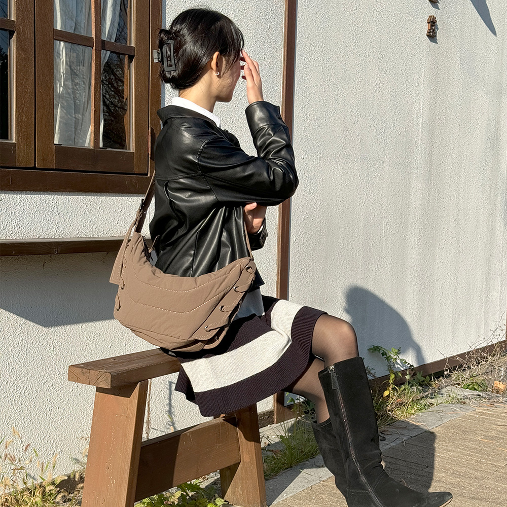 BR_ZF1029 패딩 X자 스트랩 숄더백