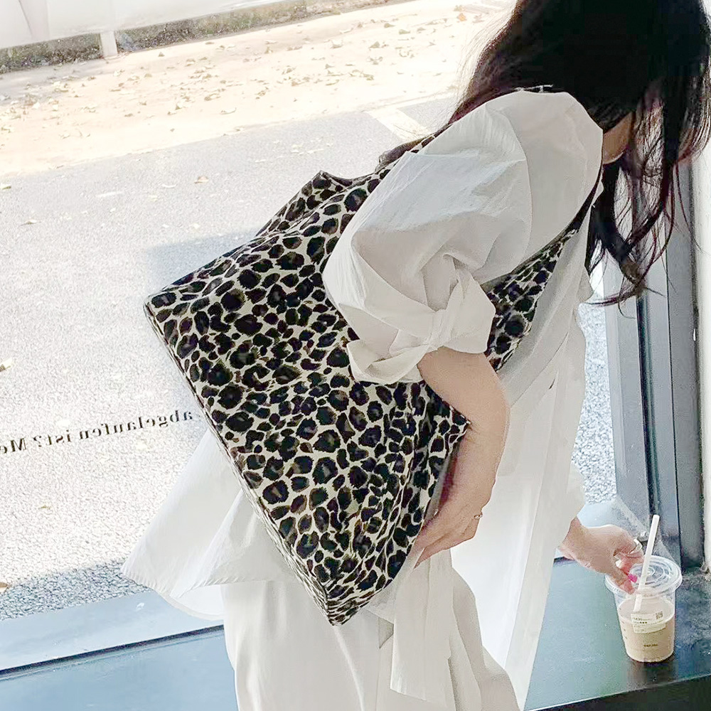 MT_25010 여성 호피 숄더백