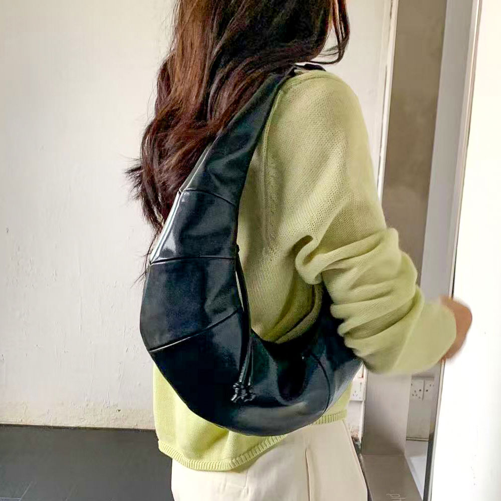 MT_24262 레더 부드러운 크로와상백 숄더백