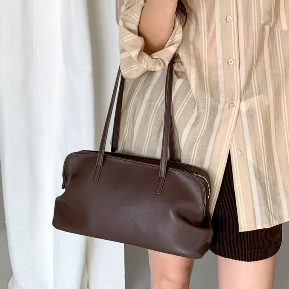 MT_24275 소프트 아치 레더 숄더백