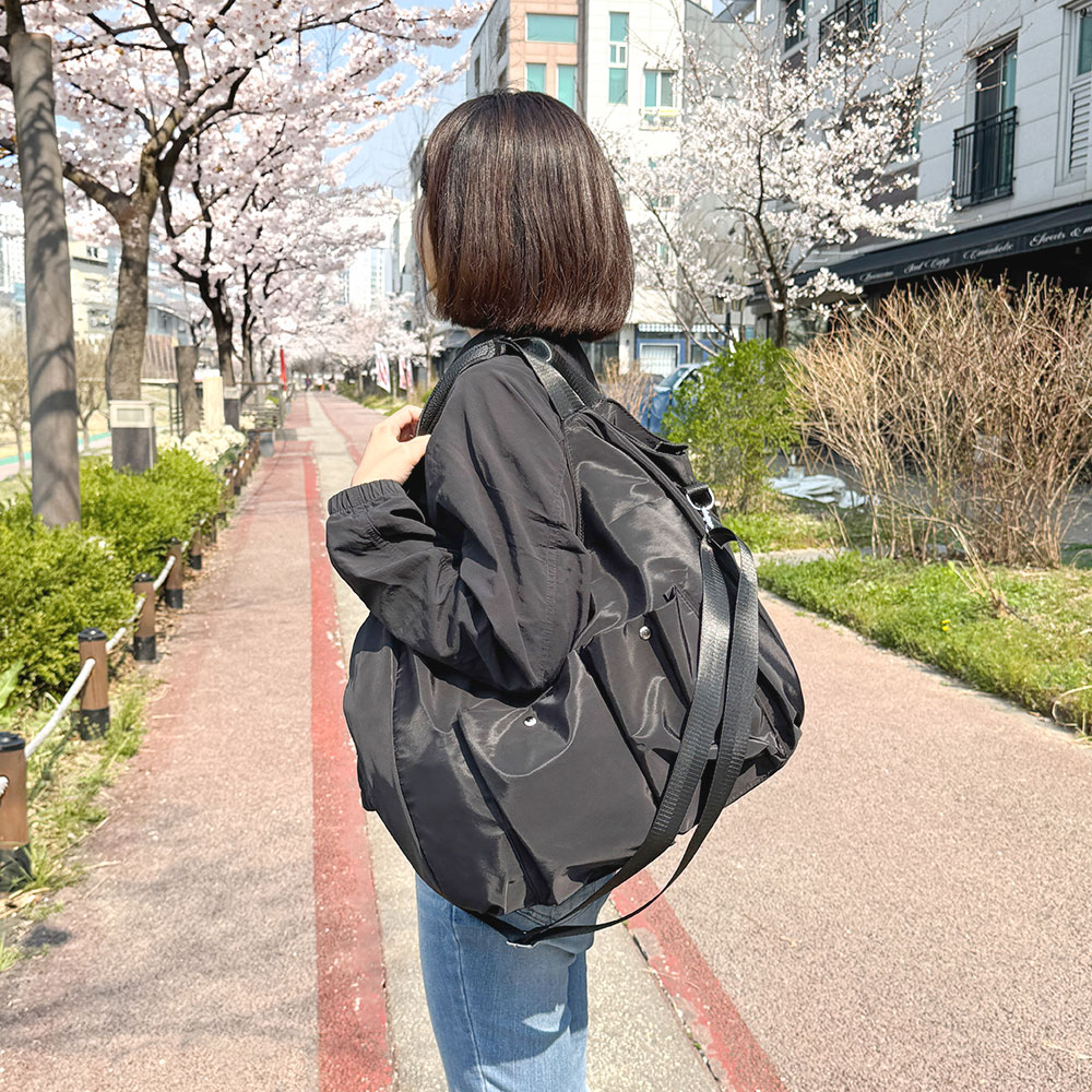 OP_M2405 데일리 가벼운 투포켓 블랙 빅 숄더백