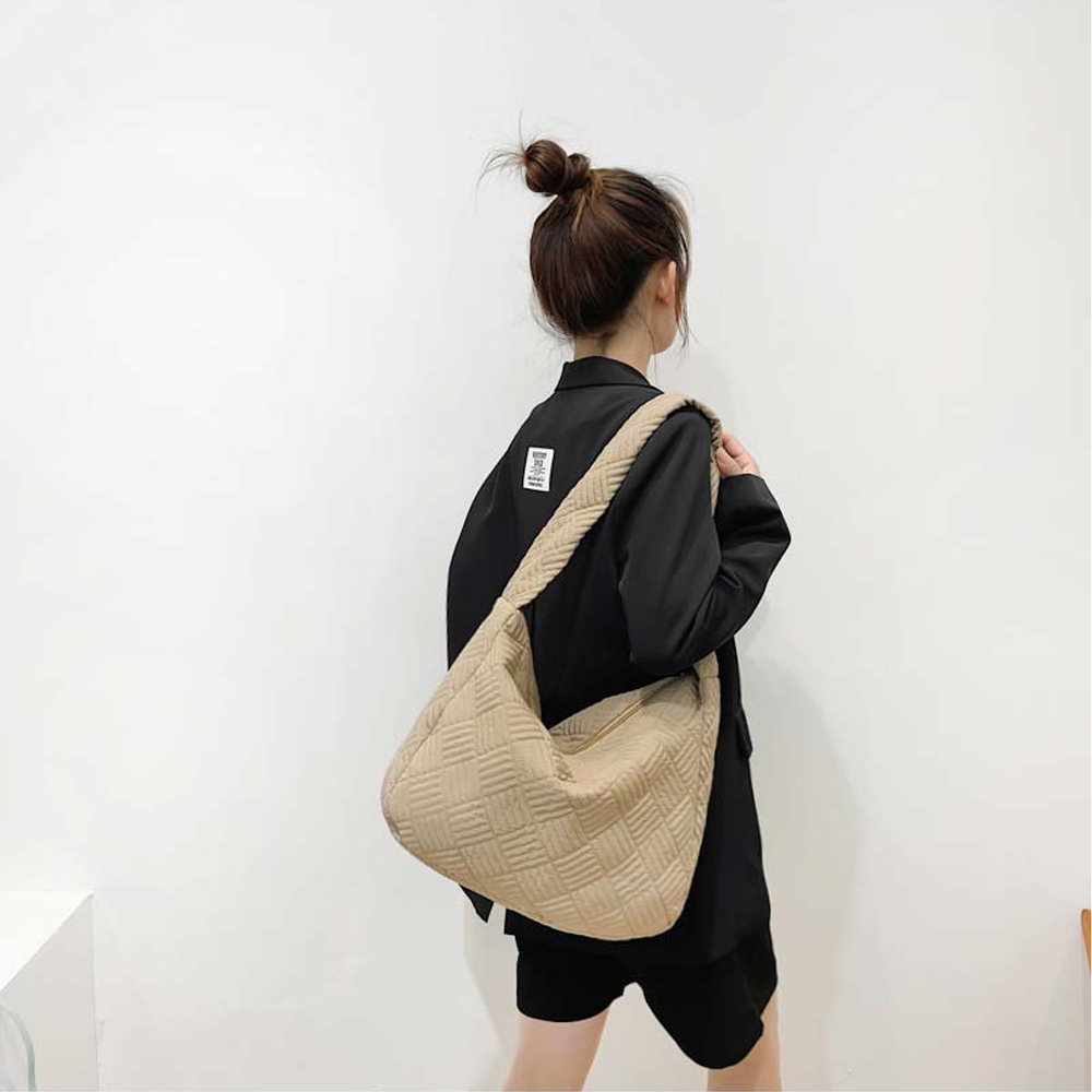 URB_패딩1881 숄더백