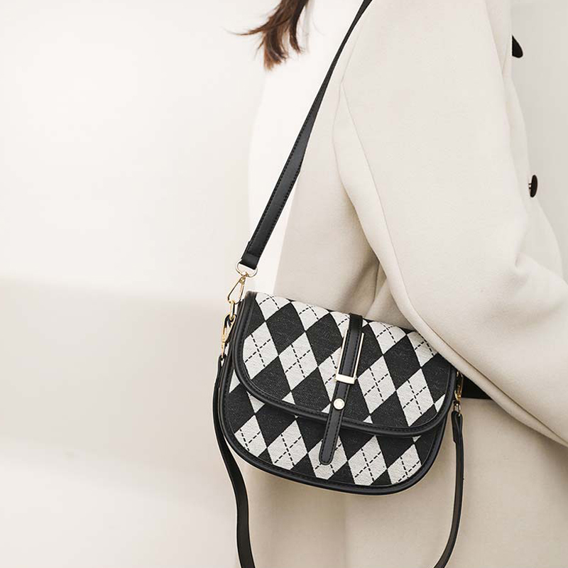 URB_다이아베루 크로스백