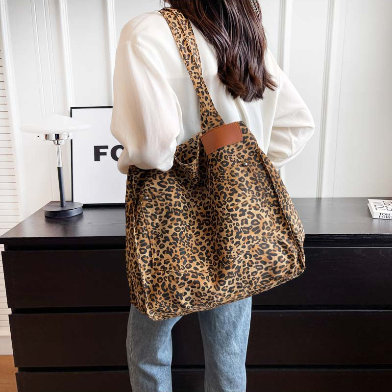 URB_레오26 숄더백